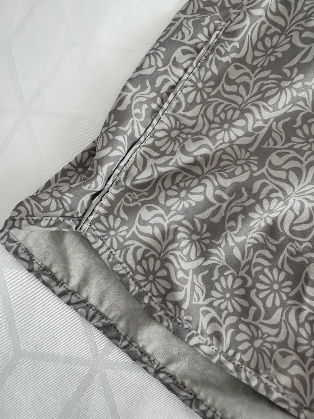 Vuori Women's Clementine 2.0 Shorts Grey pattern Size M - Picture 3 of 6